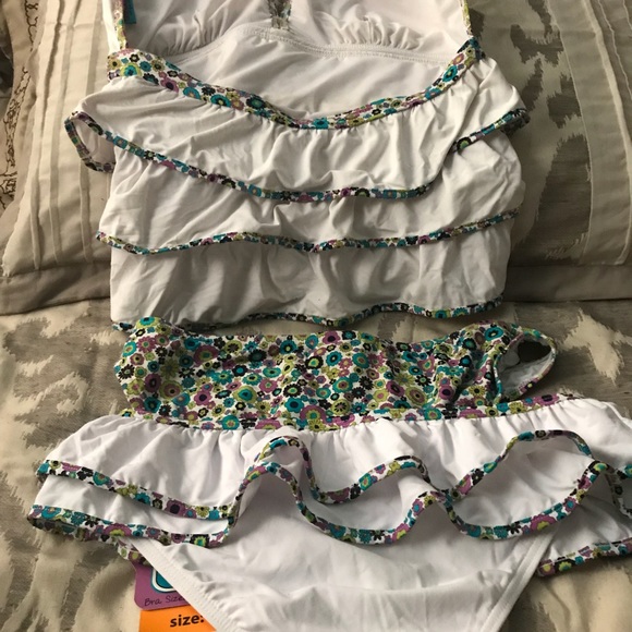 Bathing suits - Picture 4 of 8